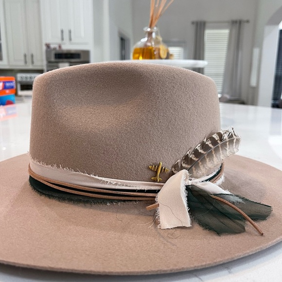 Wool hat - Picture 2 of 3